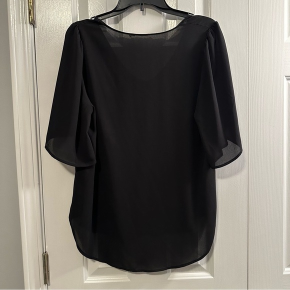 Lush V-neck Black Flutter Sleeve Flowy Top Womens Medium Black Blouse - Picture 2 of 5